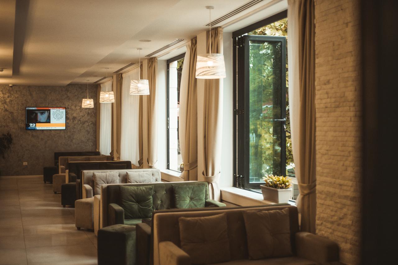 Hotel Turizem Shkelzeni Bajram Curri Exterior photo