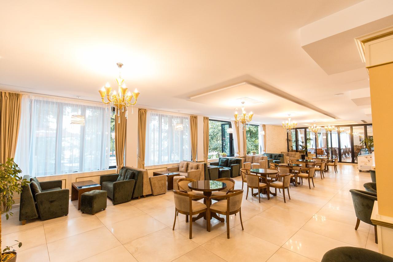 Hotel Turizem Shkelzeni Bajram Curri Exterior photo